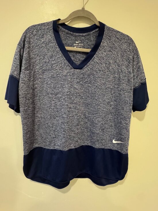 Nike Tops - Nike Dri-FIT Heather Blue V-Neck Tee – Women’s M 💙🔥